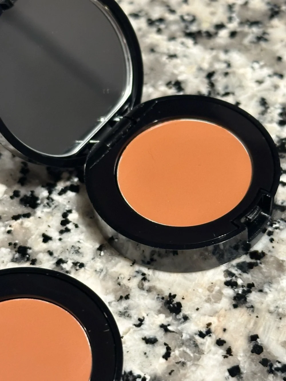 $60! Bobbi Brown Cream Corrector Duo Pot Deep Bisque. UNUSED, FREE SHIPPING!